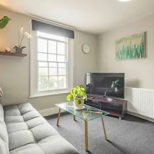 Apartment 3 Bedroom Flat With Private Parking, Cambridge (Cambridgeshire)